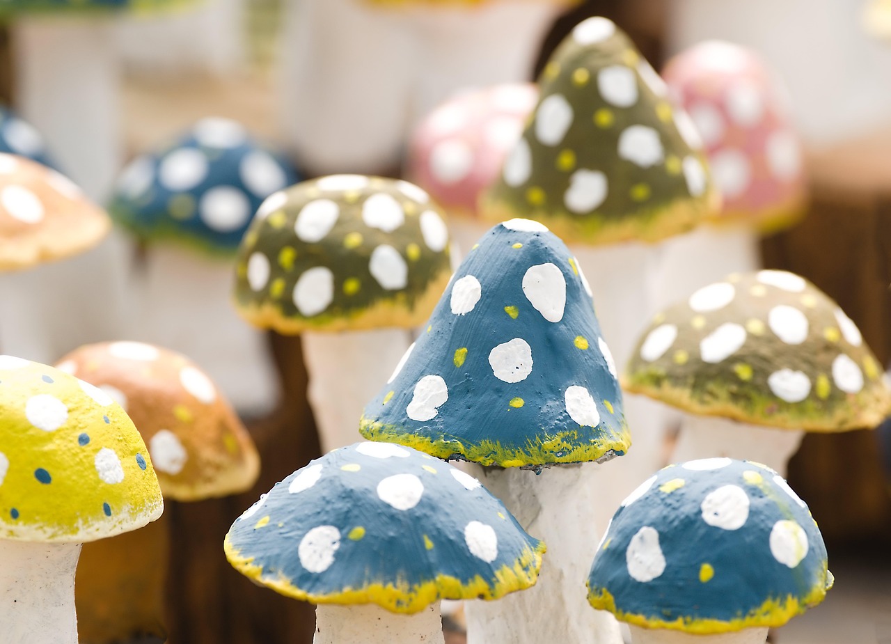 setas decorativas de jardín hechas de céramica